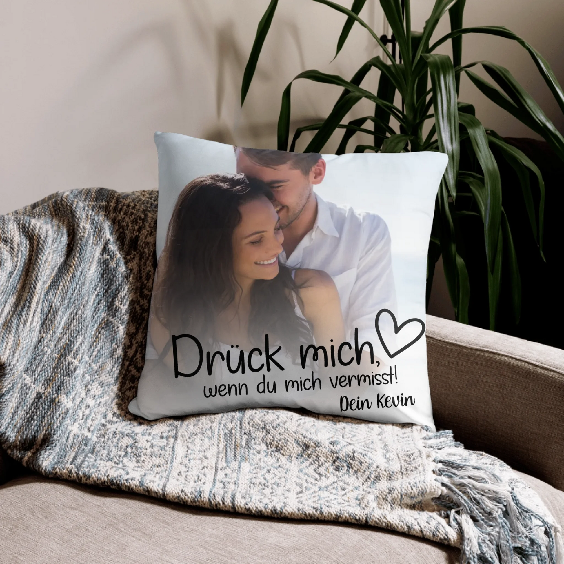 05_basic_pillow_lifestyle_22x22_base