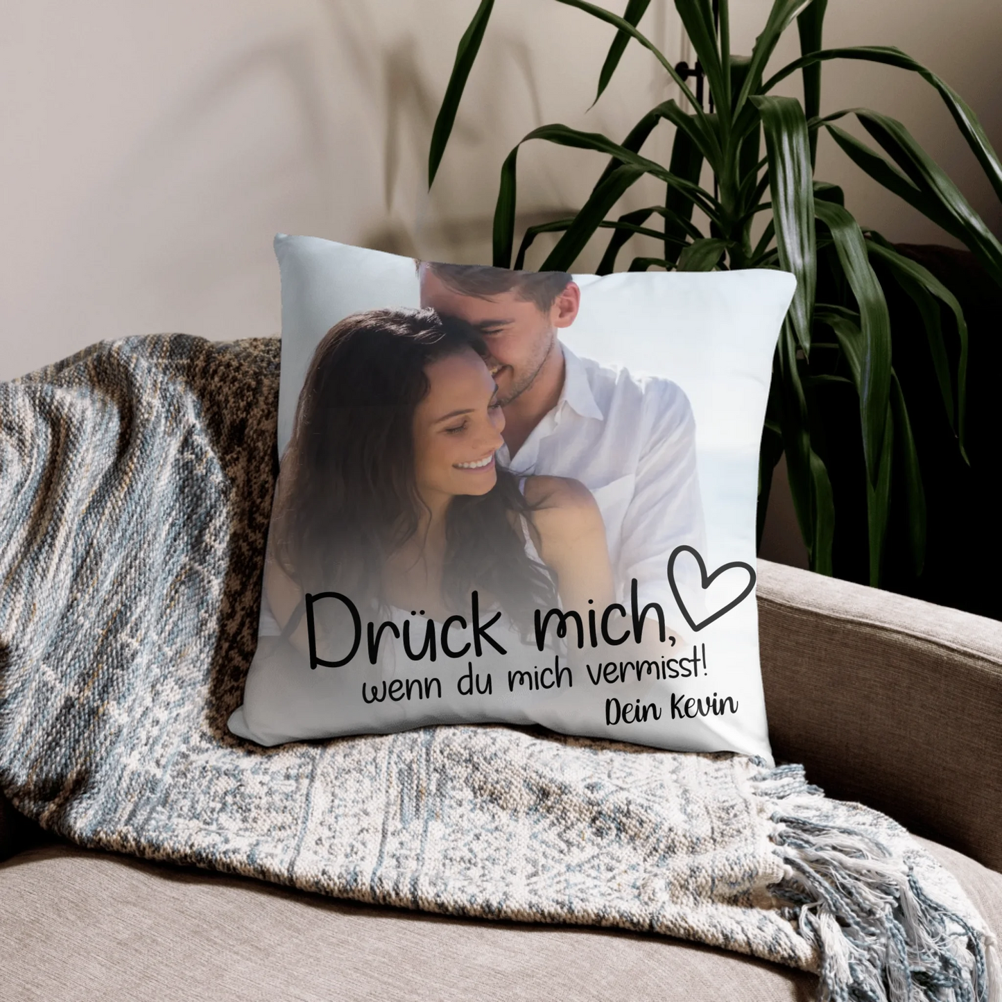 05_basic_pillow_lifestyle_22x22_base